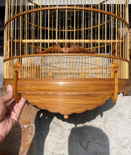Than cửa dơi chạm vành